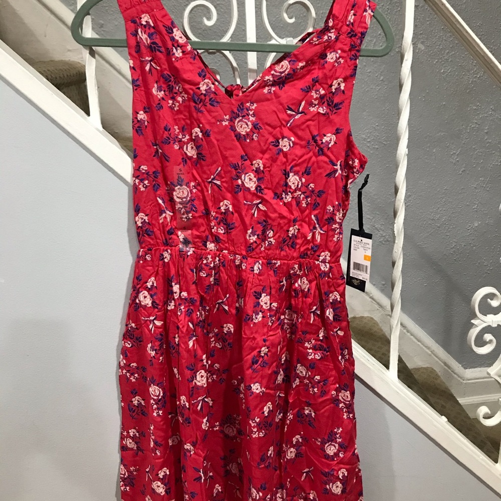 Women’s dress sleeveless